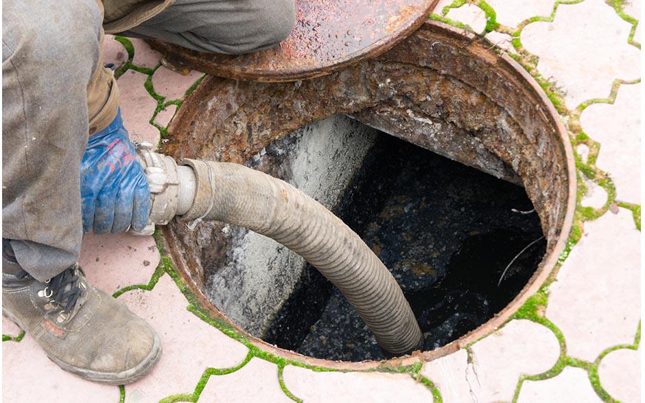 comment déboucher un wc avec une bouteille Paris 1
